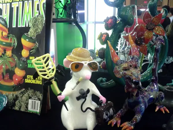 High-Times-Gonzo-Glass-Art-Cannabis-MJBizDaily-Las-Vegas-Rio-2015-660x495