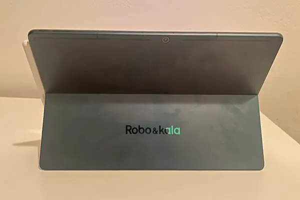 Android-Robo & Kala Laptop-Kickstand
